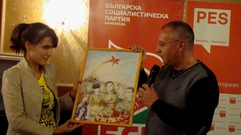 Станишев изненада младежите от БСП с песен