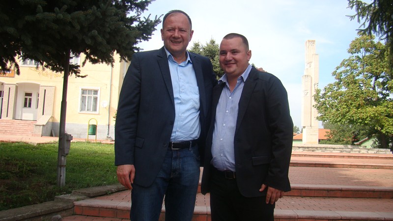 Миков вдигна на крака Раднево и Братя Даскалови