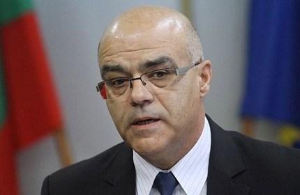 Министър Ненчев не прие оставката на Бакалов