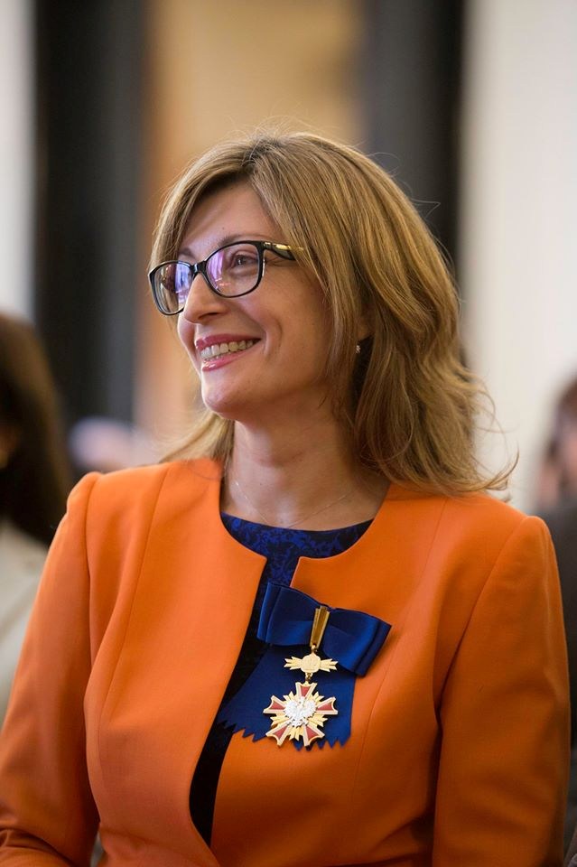 Екатерина Захариева с Командорски кръст на Ордена за заслуги на Полша