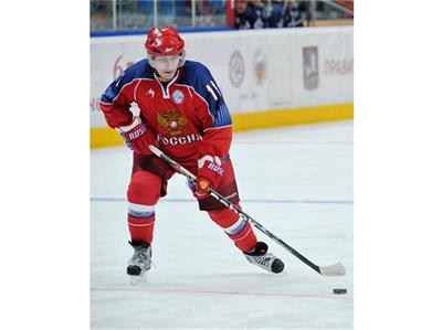 Путин празнува 63-ти рожден ден с хокей