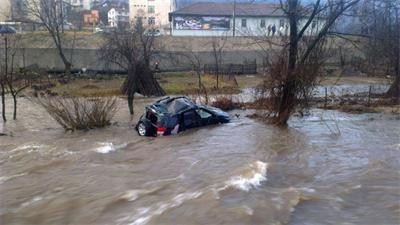 Откриха и трупа на жената от удавеното преди 8 месеца семейство в река Девинска