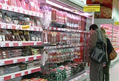 Тумба роми разграбиха хипермаркет в Казанлък