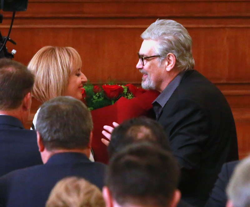 Омбудсманът Манолова: Няма да чакам да почукат на вратата ми, ще обиколя страната
