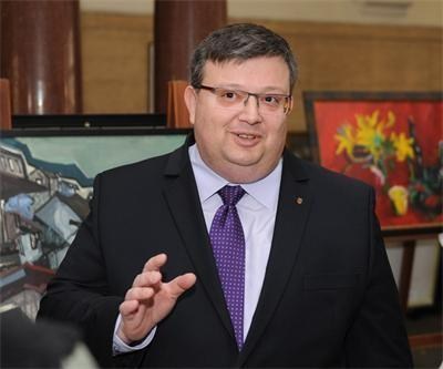 Цацаров иска имунитета на още един кандидат-общинар