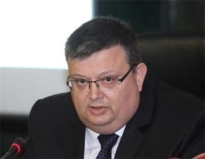 Цацаров уведомен за инцидента със Сидеров, разпитват очевидци