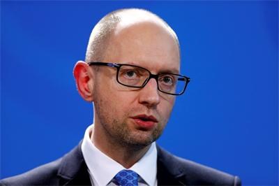 Арсений Яценюк: Киев отделя 3,732 милиарда долара за армията