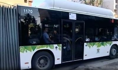 Маскирани футболни фенове нападнаха автобус  94 в София