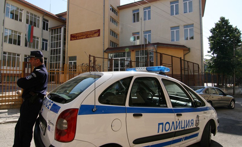 Срам за полицията, смях за публиката