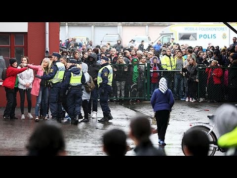 Мъж в костюм от "Междузвездни войни" и меч нахлу в училище в Швеция, има загинал (обзор)