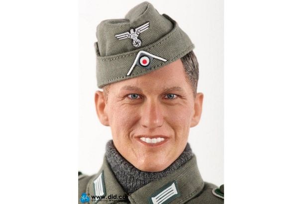 Бастиан за 108 евро като нацист