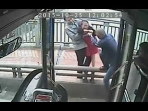 Шофьор на автобус в Китай спаси млада жена от самоубийство