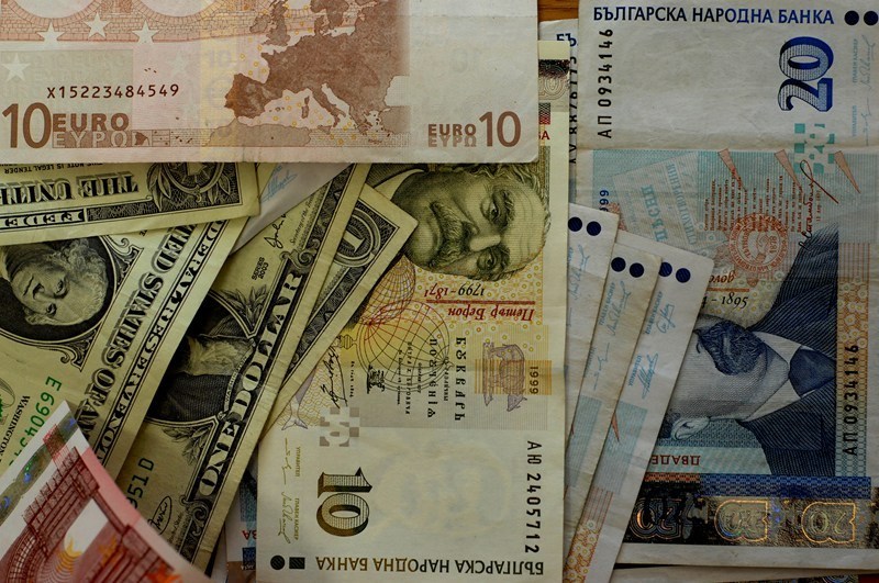 Увеличават заплатите на учителите от 1 октомври