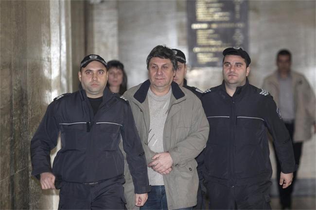 Съд за охранител, гръмнал крадец