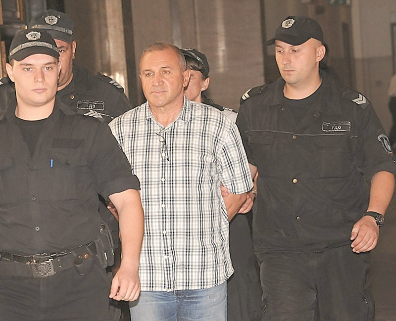 По дело за убийство: Бивш депутат се яви без адвокати в съда