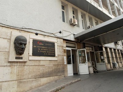 В стабилно състояние е мъжът, прострелян до мол в София