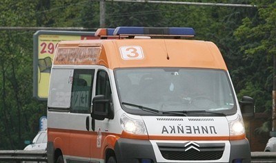 Бус и джип се удариха край гара Яна
