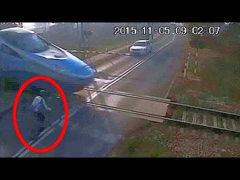 Колоездач бе пометен от влак в Полша, оцеля по чудо и го глобиха