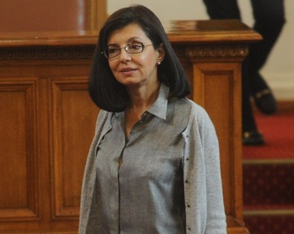 Кунева, неизбежна във властта