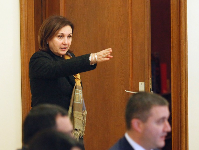 МВР шефът Бъчварова предлага законодателни промени за автомобилните табели