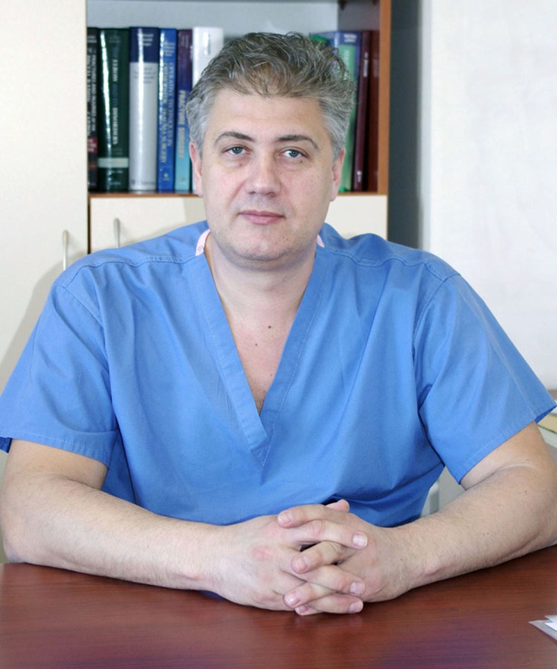 Доц. Асен Балтов от "Пирогов": Линейки карат пациенти в частните болници