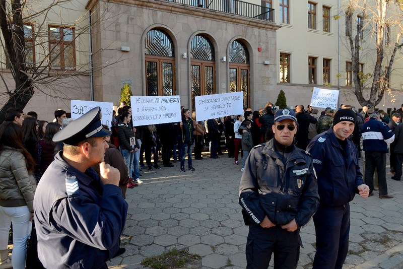 Протест в Пазарджик: Шофьорът с хамъра, прегазил пенсионер на пешеходна пътека, имал 16 глоби и акта след 2008 г.