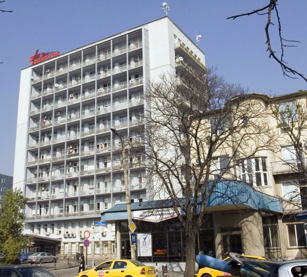 Недоносено новородено спасено в „Пирогов”