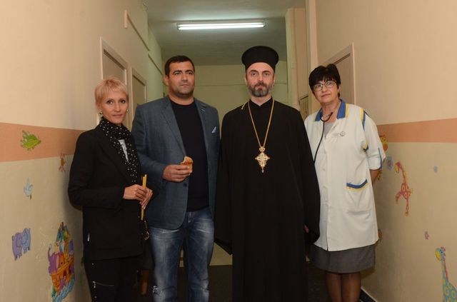 REFAN и звезда на Локо Пд зарадваха по Коледа децата в пловдивската онкохематология