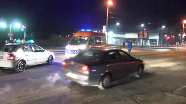 Дрифтър пили гуми на кръстовище в Казанлък, предизвиква катастрофа