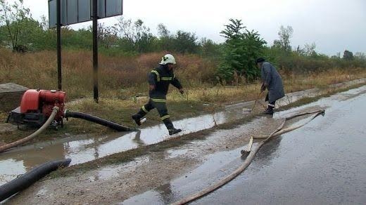 Спират наводнения край Дунав мост с напорен тръбопровод