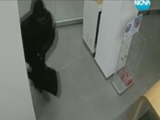 Люлинска банда извършила обира в банката, крадците избягали със сив джип