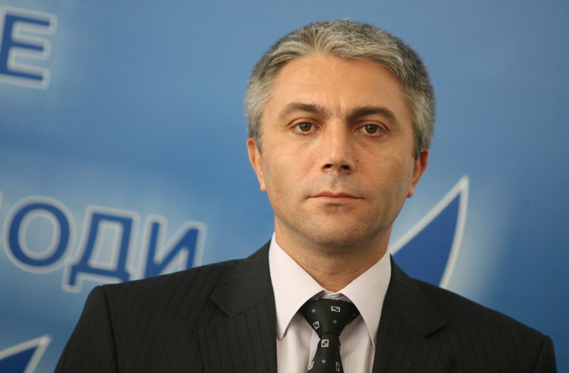 Председателският съвет на ДПС: Лидер е Доган