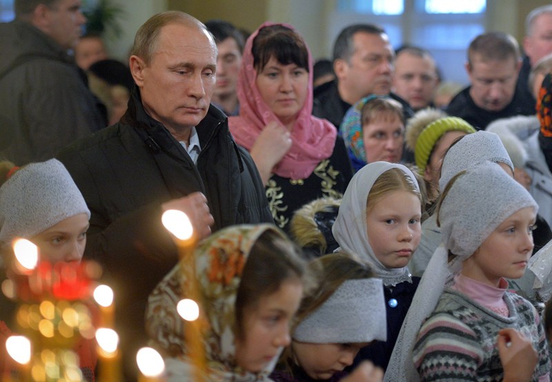 Путин посрещна Коледа с деца в селска църква
