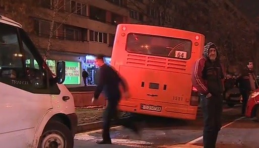 Уволниха шофьора на автобуса, предизвикал голямата катастрофа на бул. "България" в София