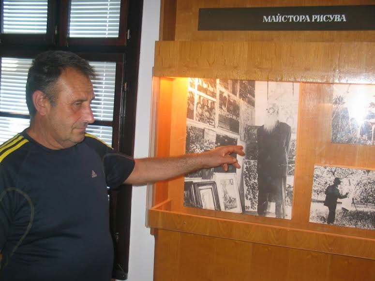 Кутия за дарения вместо такса "вход" в къщата на Майстора