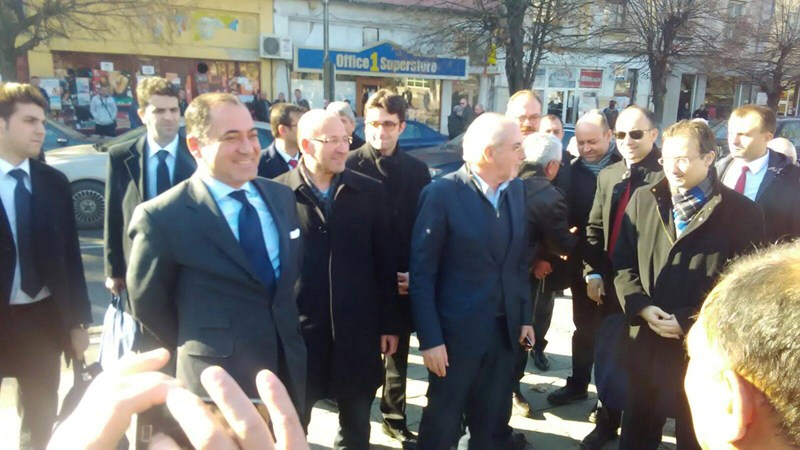 Турският посланик неприемлив
и за леви, и за десни политици (обзор)