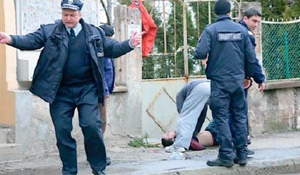 Двама убиха с юмруци 18-годишно момче в центъра на Враца (обзор)