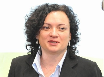 Екоминистърът Ивелина Василева: Контейнерите струват пари. Глобата не била "клошар", а "вандал"