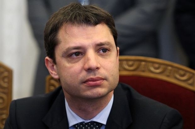Делян Добрев: КЗК 5 години не казва има ли картел в горивата
