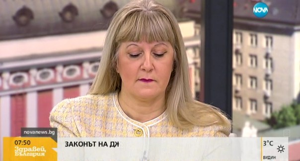 Битата в Севлиево учителка: Майката ме блъска, дра и псува