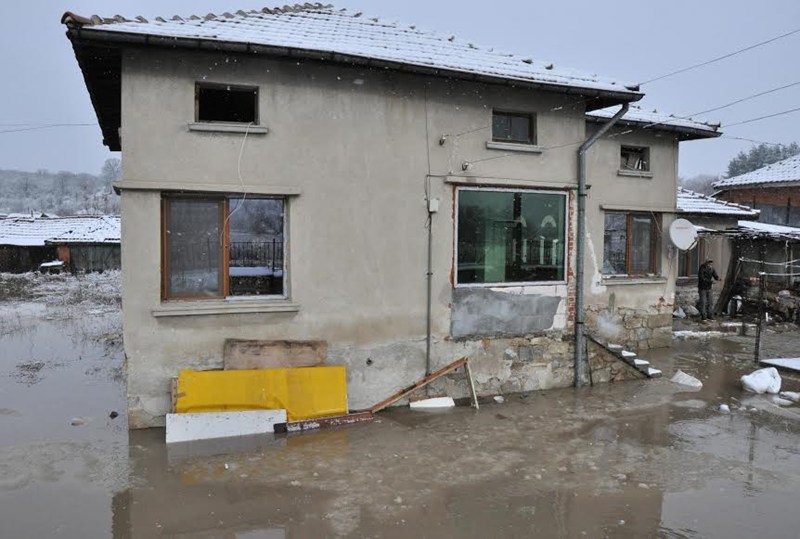 32 къщи наводнени в хасковско село, обявено е частично бедствено положение