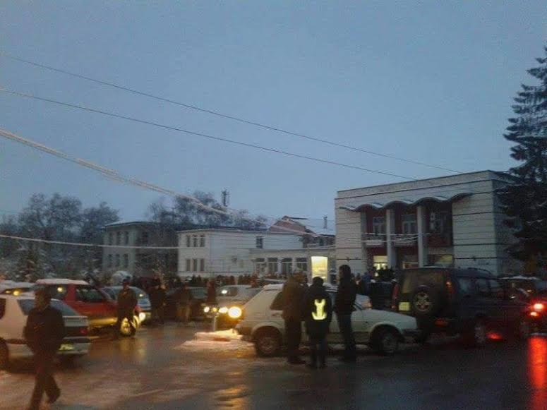 10 г. затвор иска Стрелча за екскмета, обвинен в изнасилване. Изследват чаршафите в стаята му (обзор)