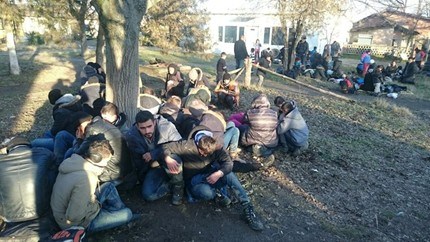 Измръзнали деца на бежанци от лагера в Харманли са приети в болница