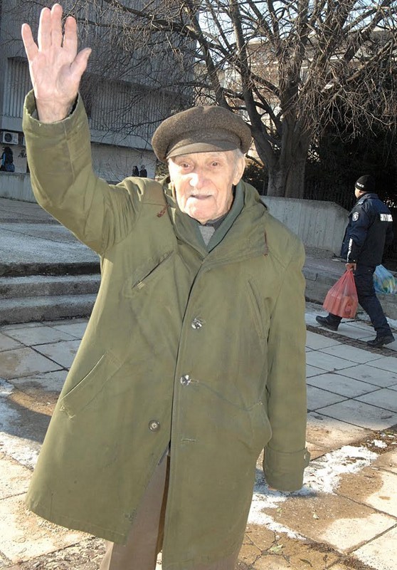 Столетник от Варна на работа всеки ден