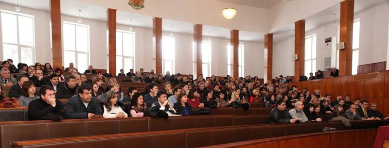 Преподаватели разплитат ректорския казус в академията в Свищов