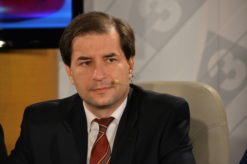 Борислав Цеков: Нова реколта гнили ябълки - Кумовете прави опит да овладее Темида