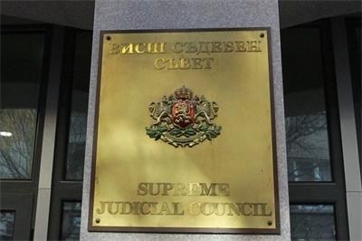 Ден преди евродоклада партиите в управлението се надпреварват с искания за оставката на ВСС