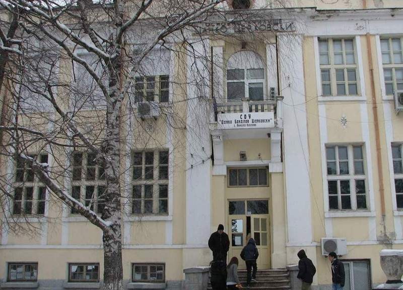 Учителка се задуши от цигара