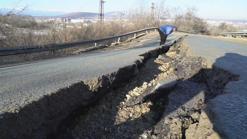 Разцепи се път край Монтана