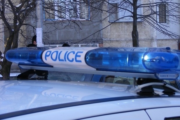 Младеж издъхна след гонка между два автомобила